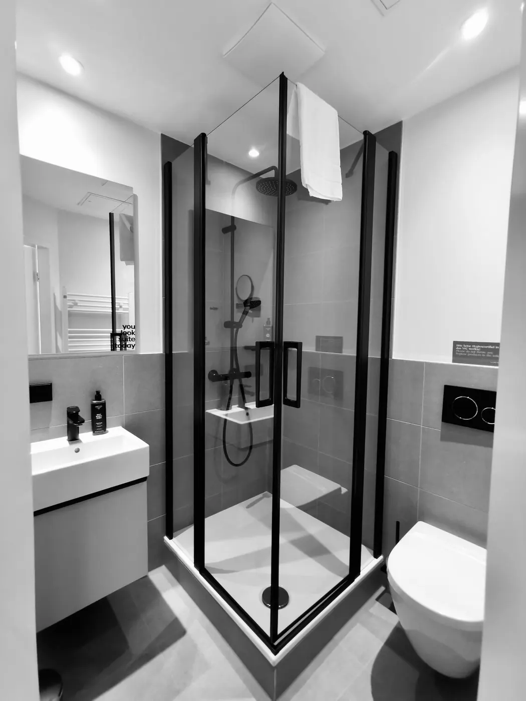 Bezugsfertiges Bad mit bodengleicher Dusche